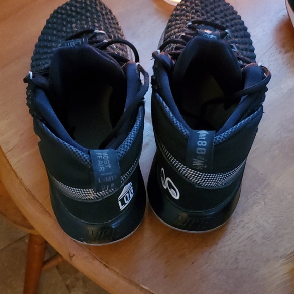 Nike - Picture 3 of 4